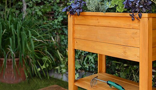 Holz wetterfest lasieren – Schritt-für-Schritt-Anleitung