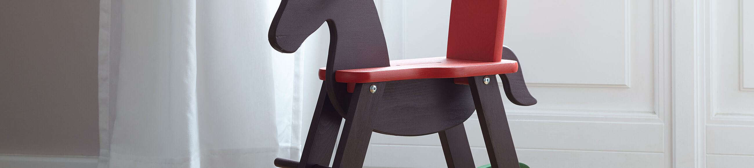 Kinderspielzeug bunt lackiert