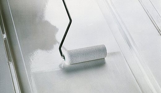 Acryllack und Kunstharzlack übereinander lackieren