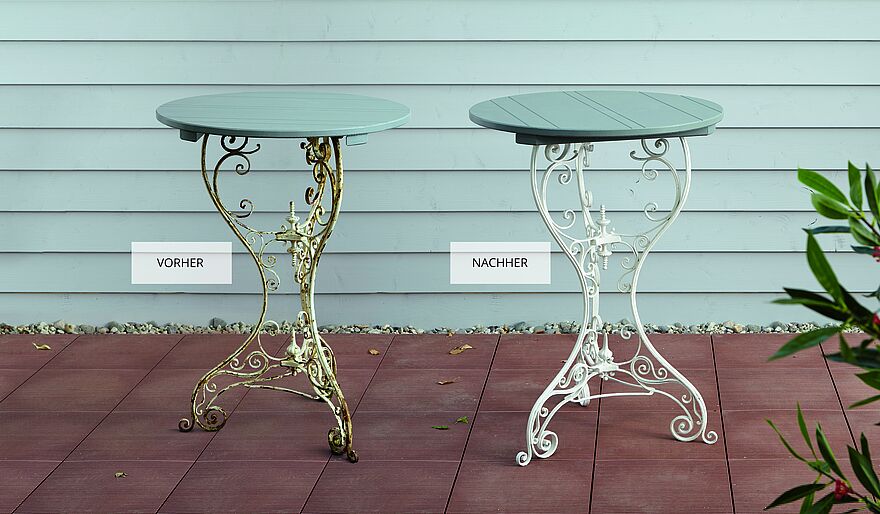 Vorher, nachher Bild von rostigem, schmiedeeisernem Gartentisch der vom Rost befreit wird und durch Upcycling wieder weiß ist.