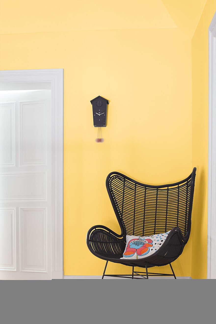 Gelbe Wandfarbe im Flur