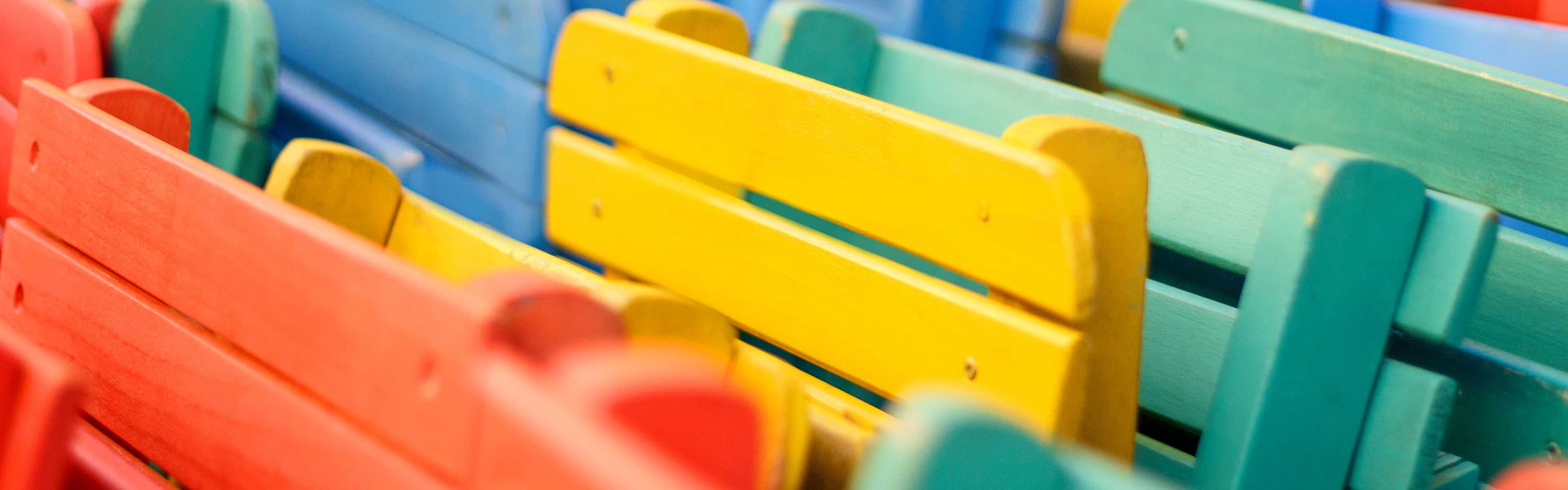 Alle Lacke für den Außenbereich - Außenlacke und Grundierungen zum Schutz oder zur Gestaltung von Objekten wie Fenstern, Türen, Gartenmöbeln oder Zäunen aus Holz und Metall im Außenbereich.